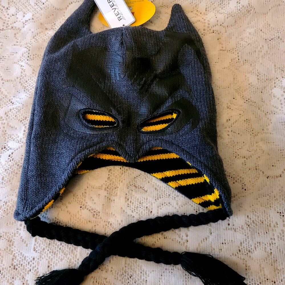 BATMAN'S REVERSIBLE PERUVIAN COWL-- DC COMICS-- THE DARK KNIGHT --SIZE BOYS